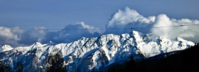 Pemberton Valley 1 bedroom suite with king size bed free parking WIFI cable TV gorgeous views garden area ski and snowboard storage area